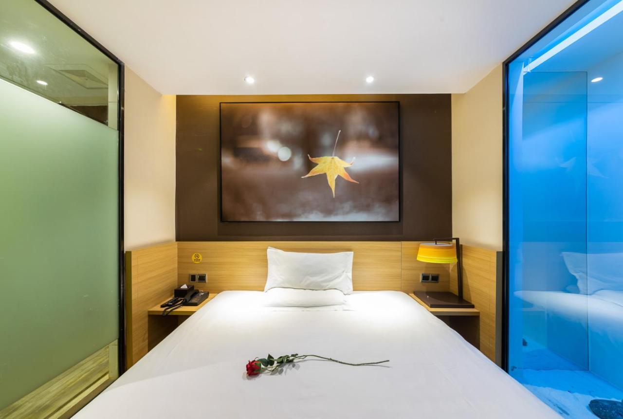 Iu Hotel Chongqing Jiefangbei Exteriör bild