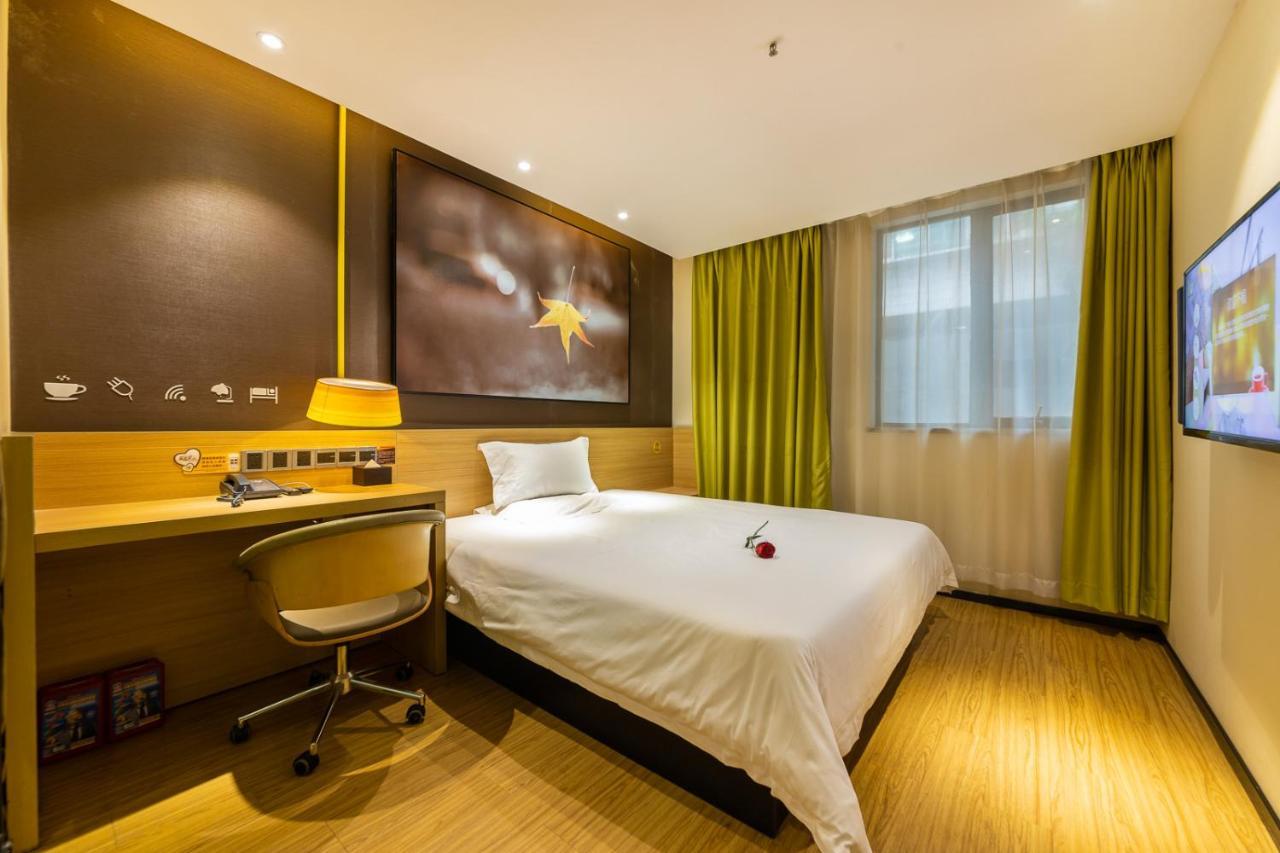 Iu Hotel Chongqing Jiefangbei Exteriör bild