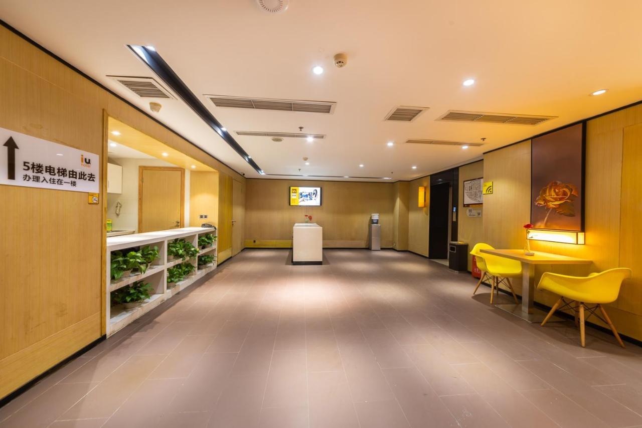 Iu Hotel Chongqing Jiefangbei Exteriör bild