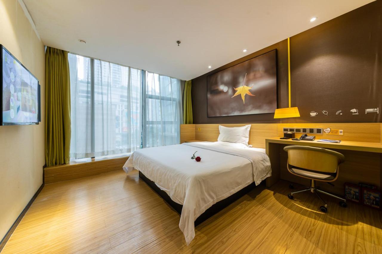 Iu Hotel Chongqing Jiefangbei Exteriör bild