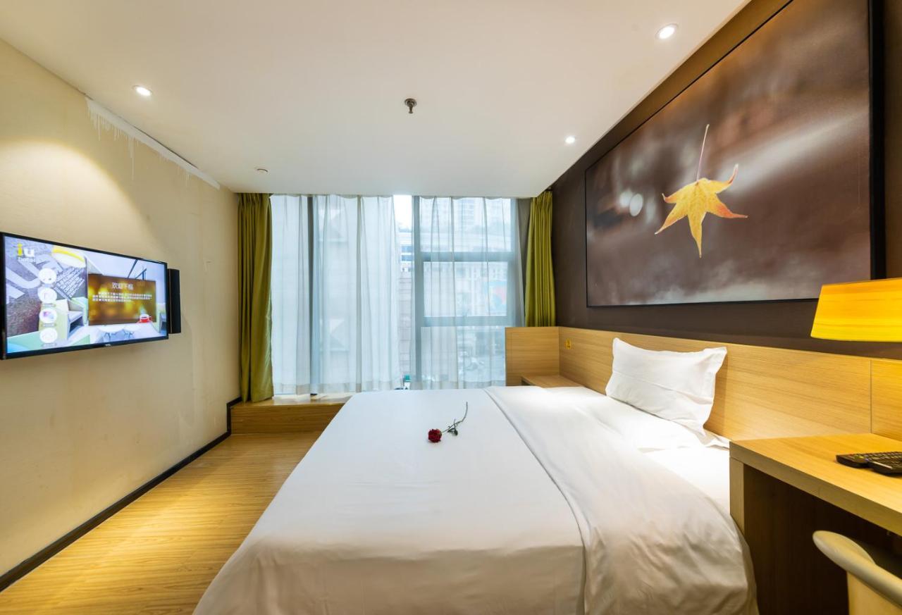 Iu Hotel Chongqing Jiefangbei Exteriör bild