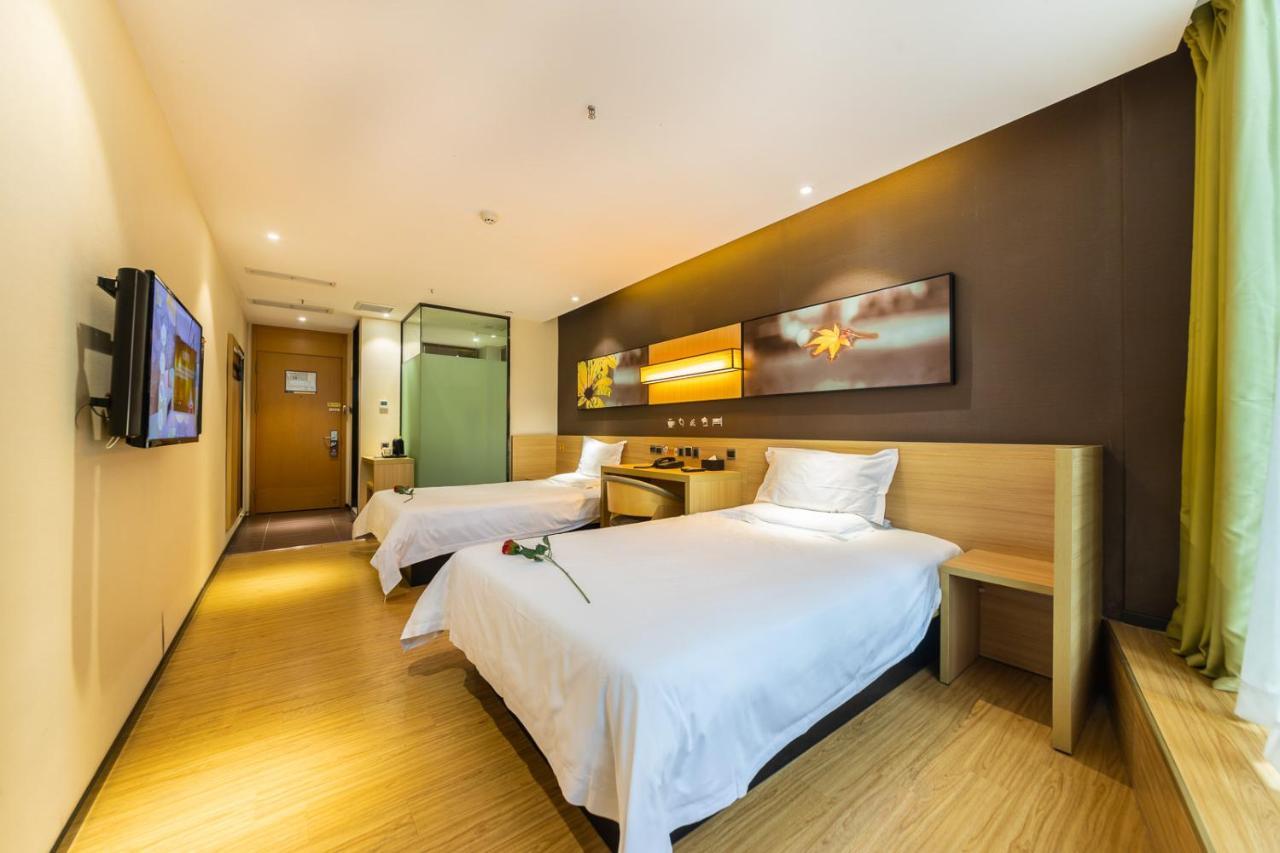 Iu Hotel Chongqing Jiefangbei Exteriör bild