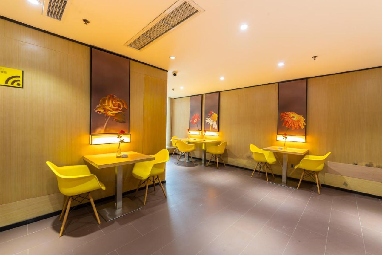 Iu Hotel Chongqing Jiefangbei Exteriör bild