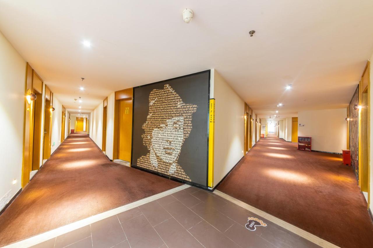 Iu Hotel Chongqing Jiefangbei Exteriör bild