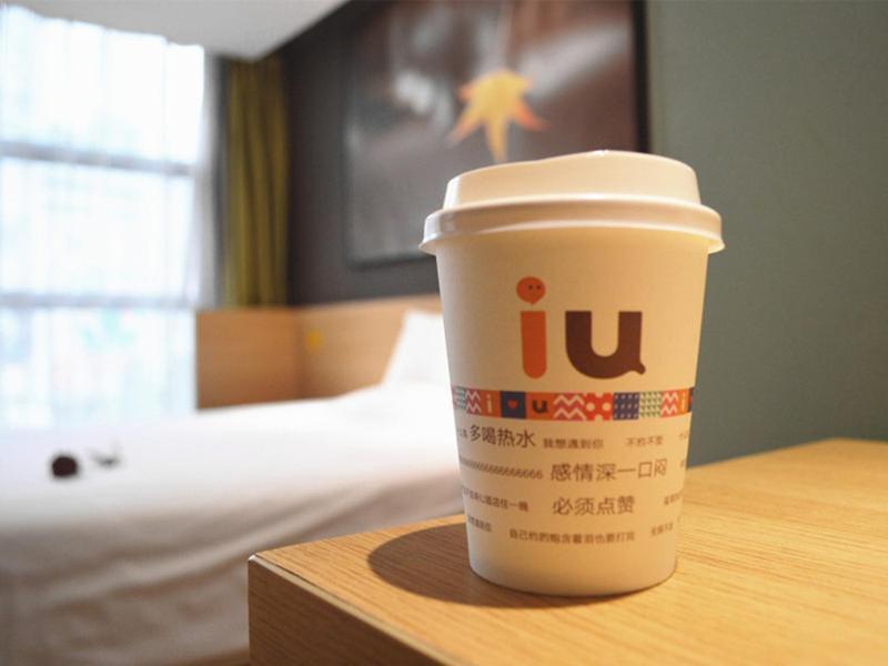 Iu Hotel Chongqing Jiefangbei Exteriör bild